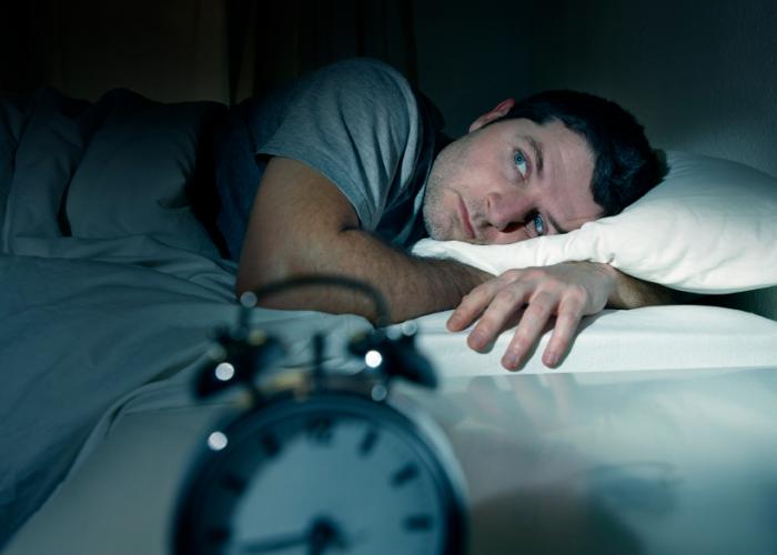 man-unable-to-sleep